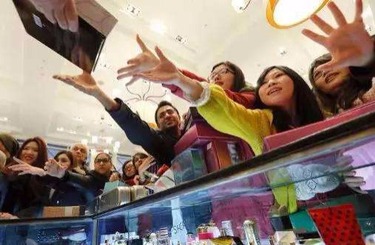 操白虎屄的视频中国人依然爱赴日旅游 消费已由爆买转向网购